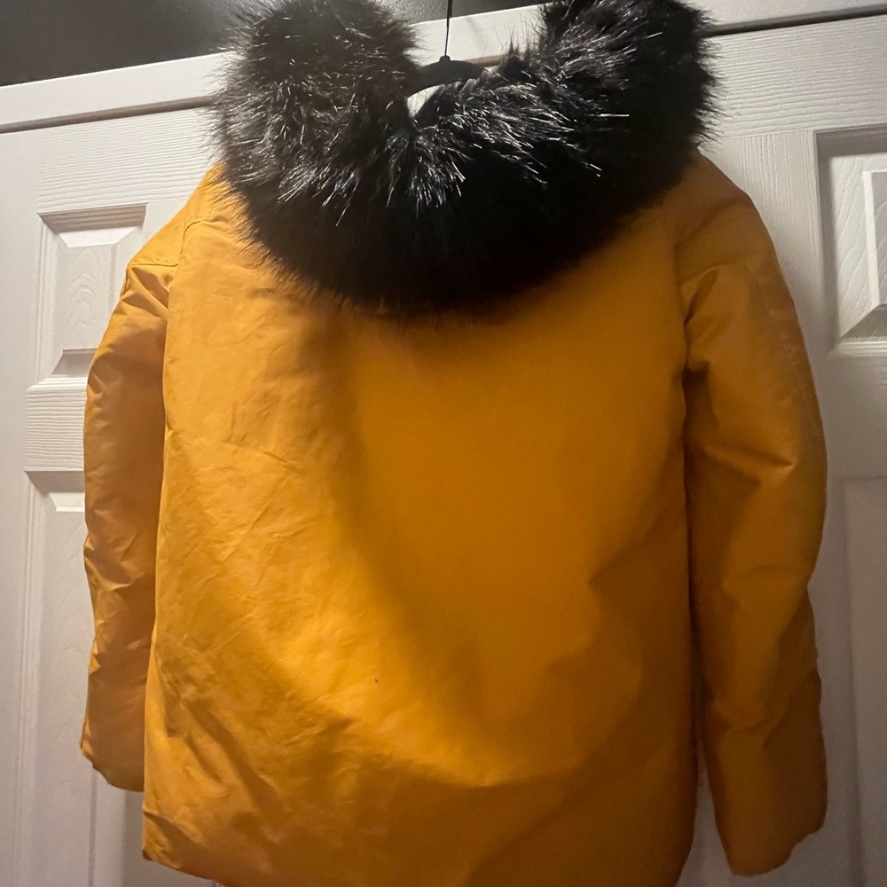 Zara Women's Water Repellent Mustard Puffer Jacket with Black Fur Collar. - Picture 4 of 6